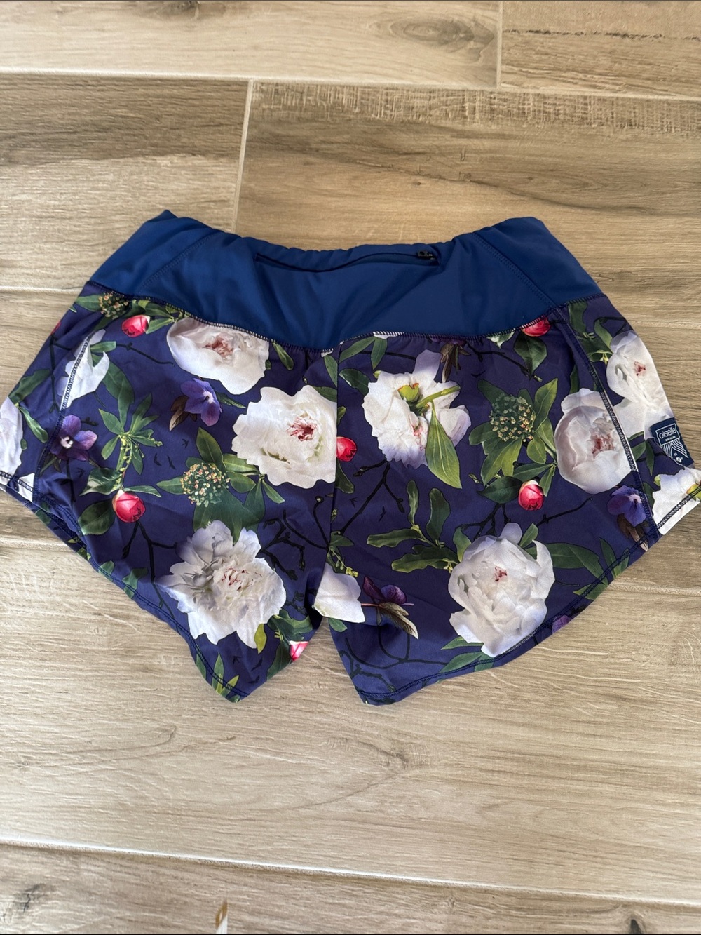 Oiselle 4 Moody Floral Roga shorts - Picture 3 of 3